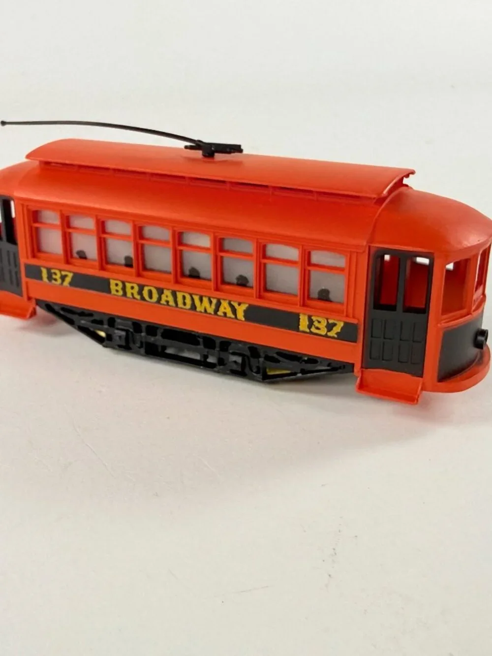 Vintage TYCO HO Scale 214G Broadway Trolley Car #137 Runs